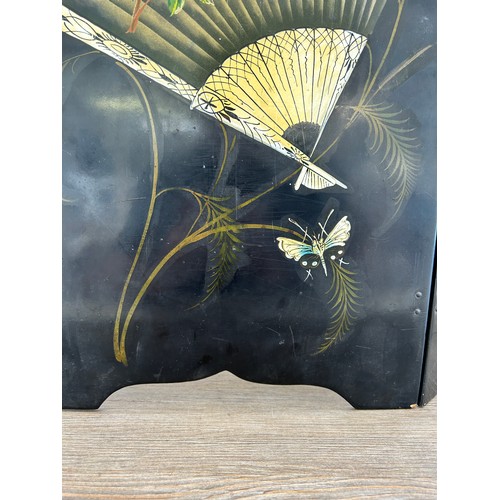 511 - An early 20th century Oriental black lacquered and hand painted three section folding fire screen - ... 