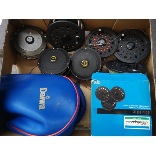 746 - A collection of fly fishing reels to include pair of Shakespeare Graflite 2755, Shakespeare Super Co... 