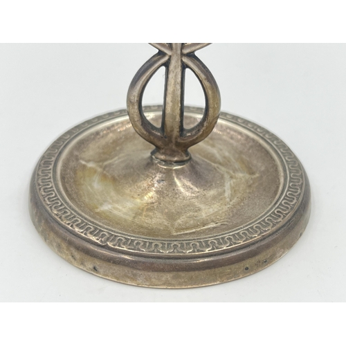 2302 - A Henry Matthews hallmarked Birmingham silver weighted jewellery tree, dated 1918 - approx. 8cm high... 