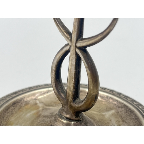 2302 - A Henry Matthews hallmarked Birmingham silver weighted jewellery tree, dated 1918 - approx. 8cm high... 