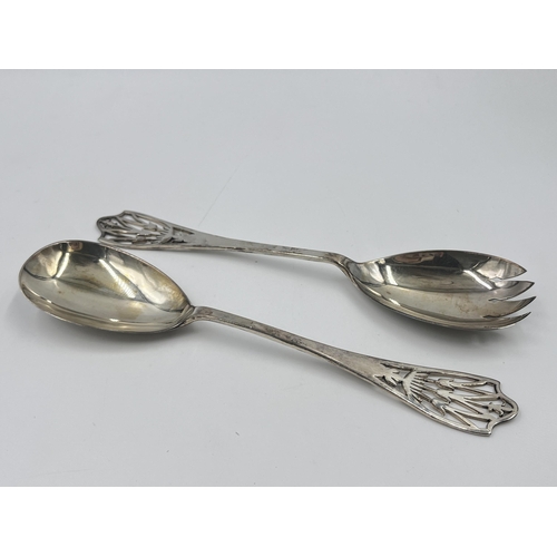 2303 - A cased set of hallmarked Birmingham silver salad servers, dated 1943 - approx. gross weight 106g