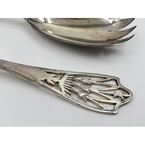 2303 - A cased set of hallmarked Birmingham silver salad servers, dated 1943 - approx. gross weight 106g