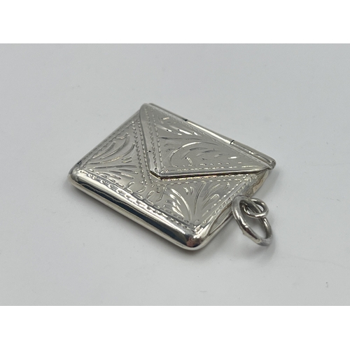 2310 - A .925 silver envelope stamp holder - approx. gross weight 8g and 2.5cm high x 2.5cm wide