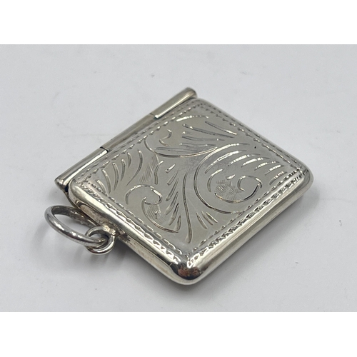 2310 - A .925 silver envelope stamp holder - approx. gross weight 8g and 2.5cm high x 2.5cm wide