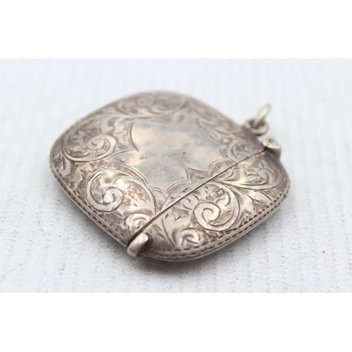 2267 - An Edwardian hallmarked Birmingham silver vesta case, dated 1908 - approx. gross weight 21g