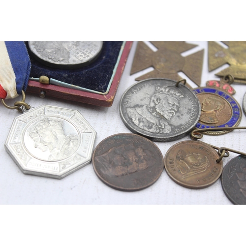 2291 - A collection of Royal medals to include Queen Victoria, Edward VIII, George V etc.