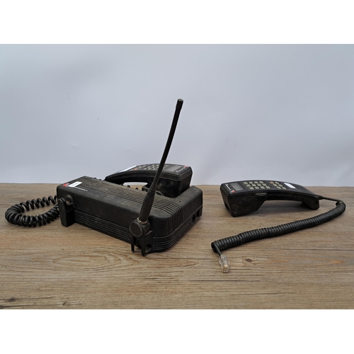 663 - A collection of vintage mobile phones to include two Motorola 4800X, Samsung D500 etc.