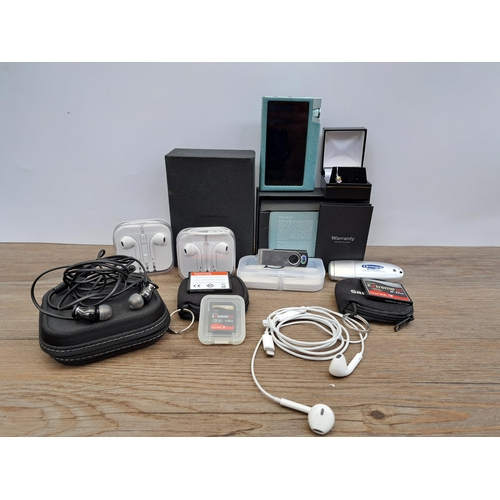 671 - A collection of items to include Astell & Kern iRiver AK70 hi-res music player, three pairs of Apple... 