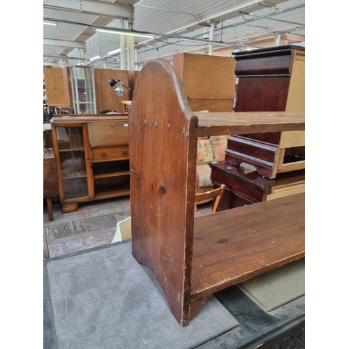 113 - An early 20th century pine bench - approx. 51cm high x 88cm wide x 28cm deep