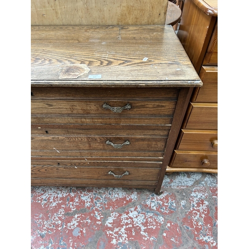 117 - An Edwardian oak chest of drawers - approx. 78cm high x 107cm wide x 51cm deep