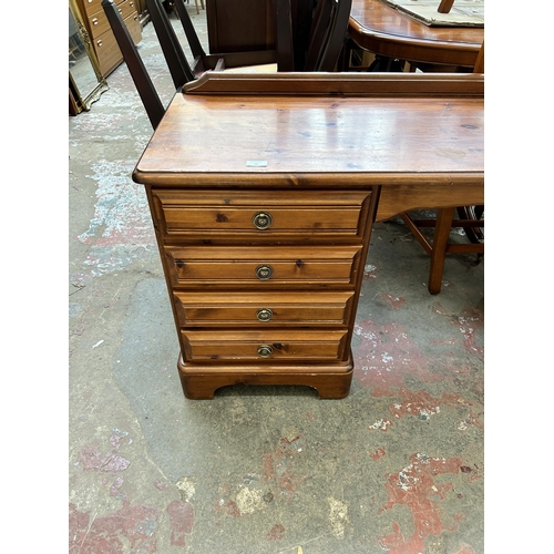 50 - A Ducal Rosedale pine dressing table