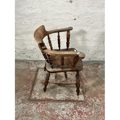 186 - A Victorian elm smoker's bow chair