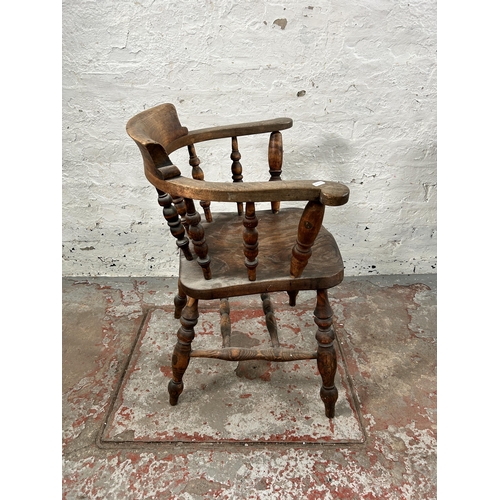 186 - A Victorian elm smoker's bow chair