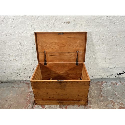 225 - A Victorian pine blanket box - approx. 46cm high x 73cm wide x 45cm deep