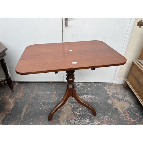 123 - A Georgian mahogany tilt top occasional table