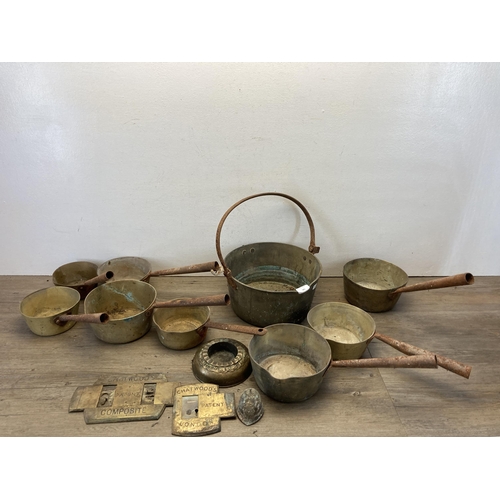 385 - A collection of 19th century and later metalware to include preserve pan, set of eight graduating sa... 