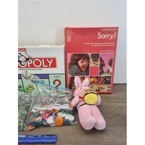 937 - A collection of toys and games to include Monopoly, Mah-jong, Duracell soft toy, marbles, VTech game... 