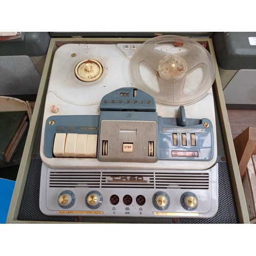 596 - A Grundig TK60 reel-to-reel tape recorder with detachable speakers, microphone, instruction manual, ... 