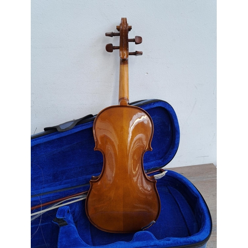 647 - A cased Stentor Student I full size violin with bow