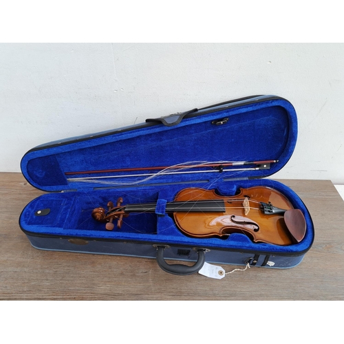 647 - A cased Stentor Student I full size violin with bow