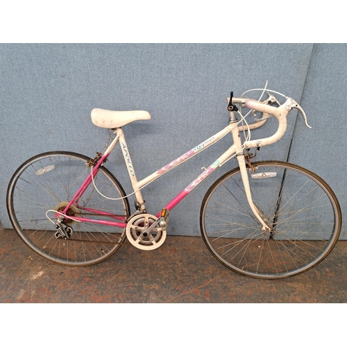 740 - A vintage Apollo Calypso road bike