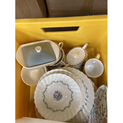 942A - A box containing ceramics to include Minton Haddon Hall, Royal Doulton The Chelsea Rose, Aynsley Orc... 