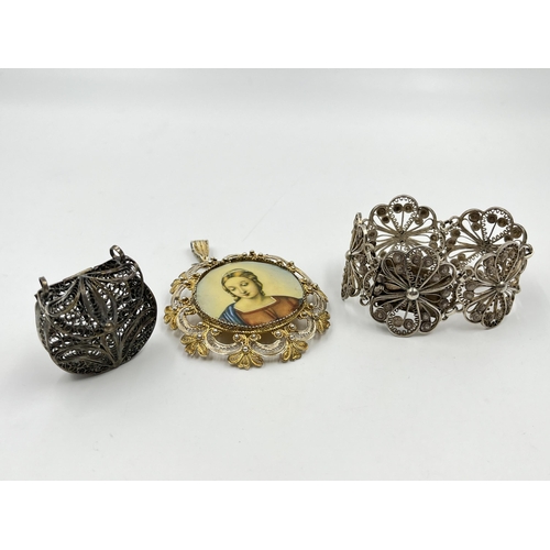 Three pieces of filigree jewellery to include stamped .800 silver portrait pendant Handarbeit .800