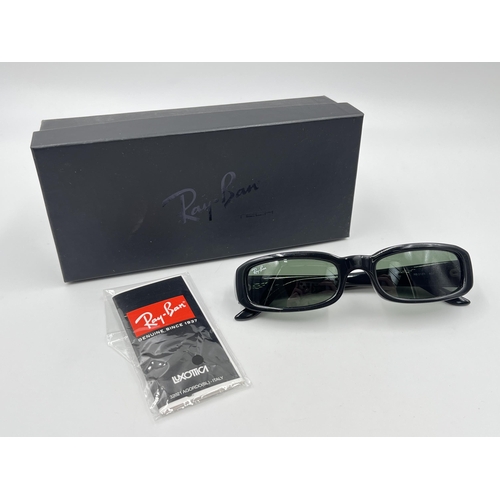 2295 - A cased pair of Ray-Ban RB2127 sunglasses