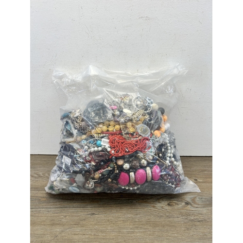 425 - Approx. 10kg of assorted costume jewellery