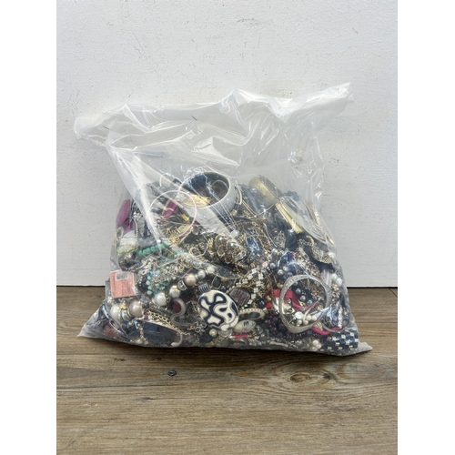 426 - Approx. 10kg of assorted costume jewellery