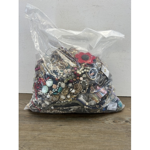 431 - Approx. 10kg of assorted costume jewellery