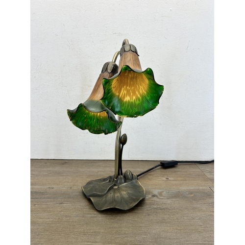 500 - A Tiffany style lily table lamp - approx. 40cm high