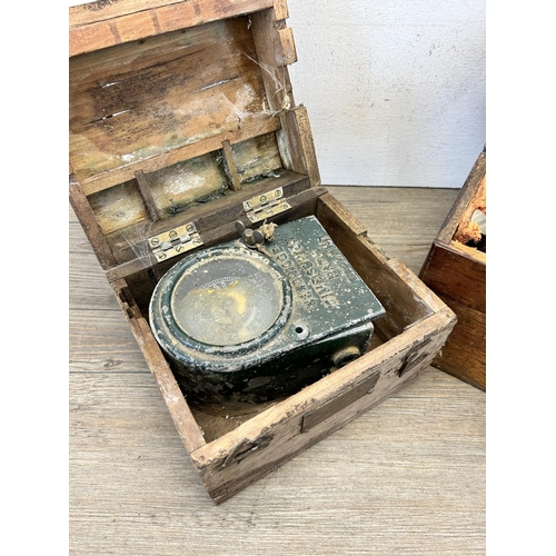 514 - Two items - one oak cased pigeon clock and one Horstmann Gear Company Ltd. Newbridge time switch in ... 