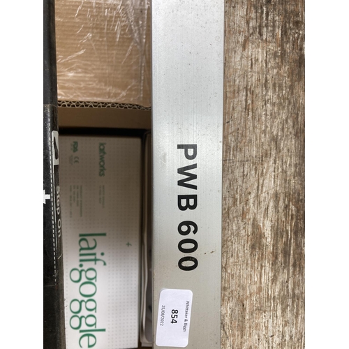 854 - A Bosch PWB600 folding workbench