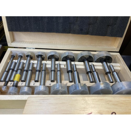 864 - Four cased drill bit sets