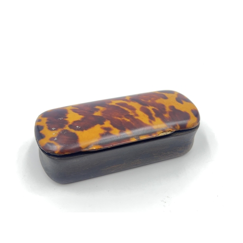 2272 - A 19th century tortoiseshell snuff box - approx. 2.5cm high x 8cm wide x 3.5cm deep