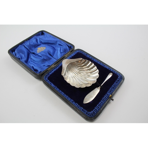 2254 - An Edwardian Atkin Brothers hallmarked sterling silver shell shaped scallop dish and fish knife set,... 