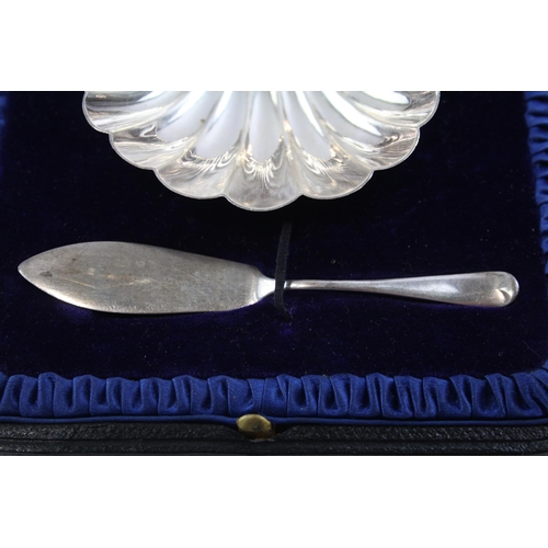 2254 - An Edwardian Atkin Brothers hallmarked sterling silver shell shaped scallop dish and fish knife set,... 