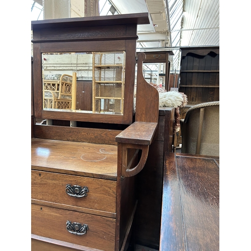 100 - An Arts & Crafts oak dressing chest