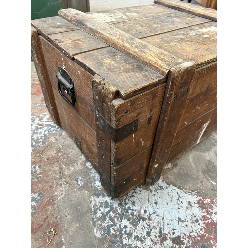 25 - A late 19th/early 20th century pine and metal banded shipping crate - approx. 42cm high x 76cm wide ... 