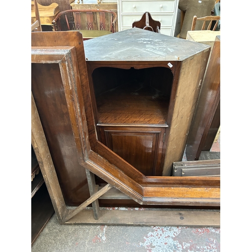 62 - An early 20th century mahogany corner bookcase