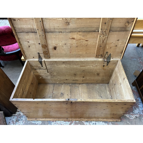 64 - A Victorian pine blanket box - approx. 52cm high x 111cm wide x 53cm deep