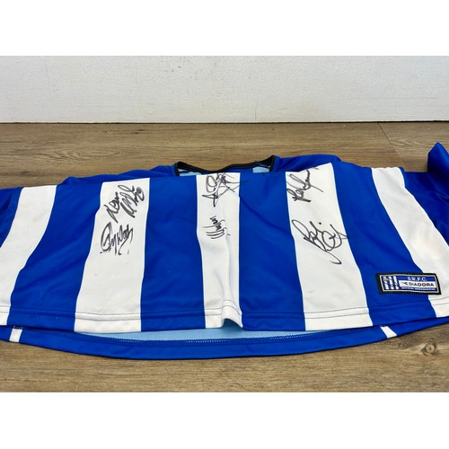 546 - A signed Sheffield Wednesday FC size L shirt