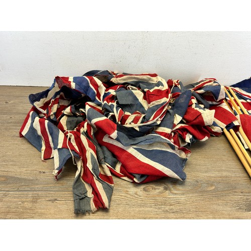 556 - A quantity of vintage Union Flag bunting