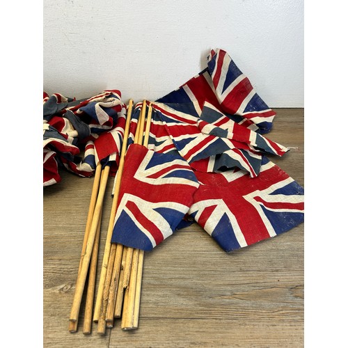 556 - A quantity of vintage Union Flag bunting