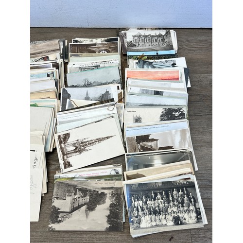 559 - A collection of vintage postcards