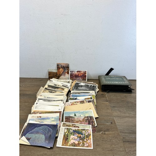 560 - A collection of vintage postcards