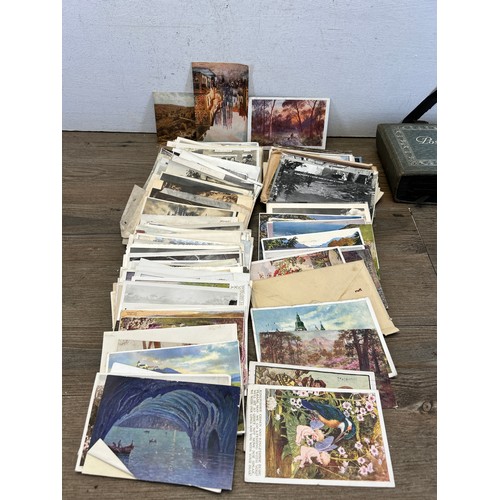 560 - A collection of vintage postcards