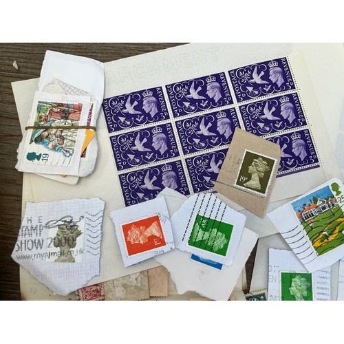 2359 - A collection of worldwide stamps