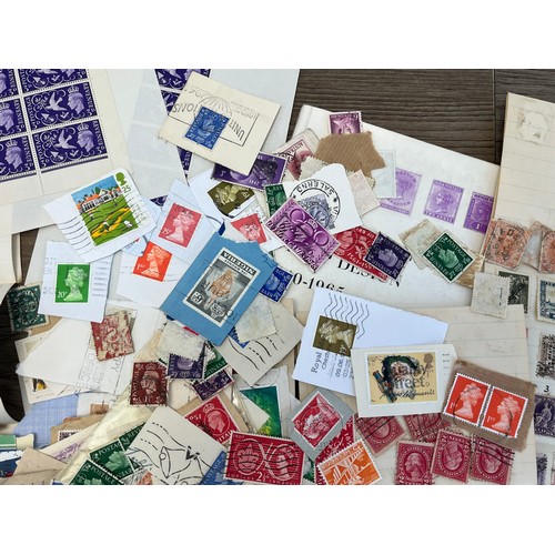 2359 - A collection of worldwide stamps